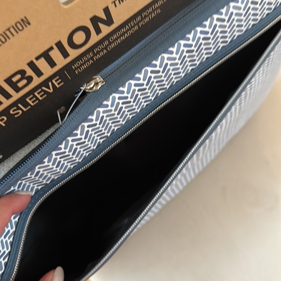 NWT Teague Exhibition Laptop Sleeve 13/-14inches. Blue and white pattern - Picture 8 of 9